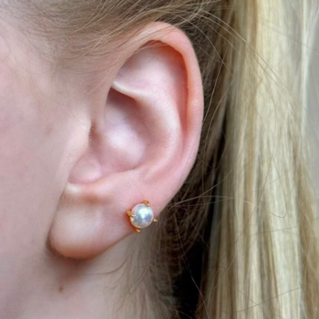 Alma -  forgyldte øreringe med perler fra MerlePerle
